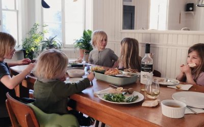 Le repas au centre de la table pour que votre enfant mange toute son assiette